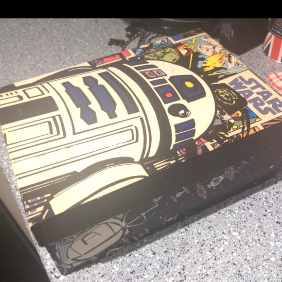 Star Wars R2-D2 Collectible Box - Picture 5 of 11